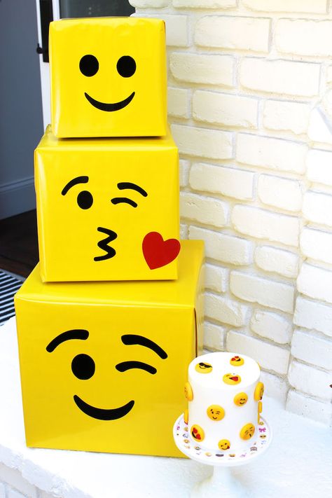 Emoji Party Decorations, Emoji Decorations, Birthday Emoji, Birthday Decoration Ideas, Emoji Birthday Party, Emoji Party, Emoji Birthday, Lego Birthday, 10th Birthday Parties