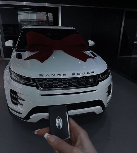 Range Rover Dream Car White Range Rover, Range Rover White, Dream Cars Range Rovers, Tmax Yamaha, Range Rover Black, Luxury Cars Range Rover, White Range, Dream Cars Mercedes, Mom Car