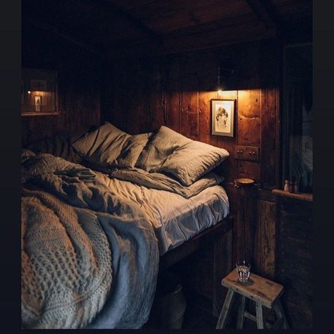 Tiny Cabins Interiors, Cozy Reading Chair, District 4, Cabin Aesthetic, Cabin Bedroom, Cosy Bedroom, Chair Ideas, Good Morning Image, Reading Chair