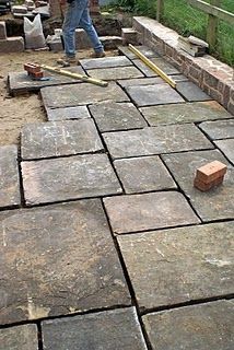 stone pattern Curbing Ideas, Flagstone Paving, Paving Stone Patio, Stone Patio Designs, Stone Patios, Patio Stone, Easy Patio, Landscape Curbing, Paving Ideas