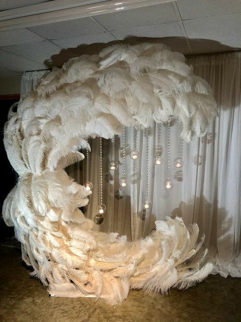 Party decor inspo, birthday party decorating ideas, cute birthday party decor, original party decorating ideas, wedding party decorating inspo How To Decorate For Christmas, Feather Wedding Decorations, Gatsby Birthday Party, Wonderland Decor, Decorate For Christmas, Gatsby Themed Party, Great Gatsby Party, Prom Theme, Candy Land Christmas Tree