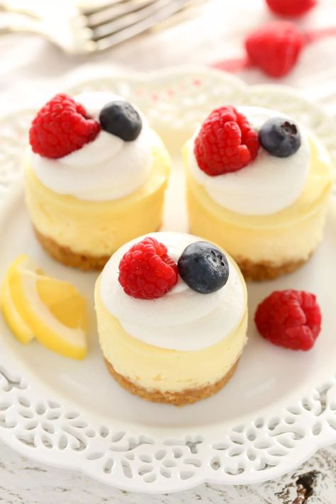 Mini Lemon Cheesecakes Lemon Cheesecakes, Chesse Cake, Mini Patisserie, Lemon Sweets, Mini Lemon Cheesecakes, Lemon Cheesecake Recipes, Homemade Graham Cracker Crust, Mini Cheesecake Recipes, Homemade Graham Crackers