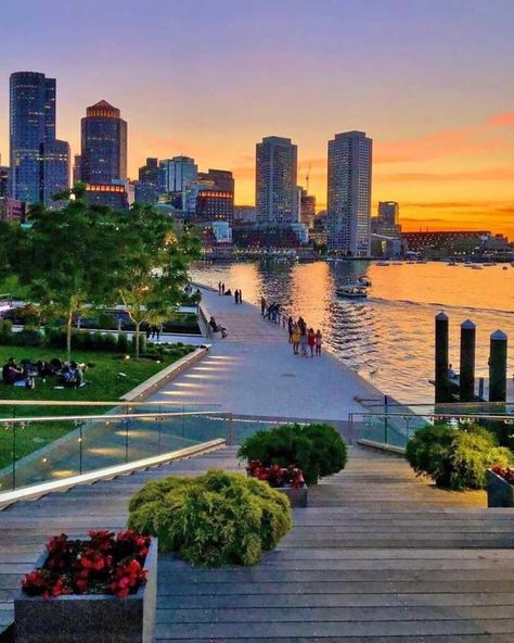 Boston, Massachusetts 🌇💕 Boston Massachusetts Travel, Massachusetts Aesthetic, Boston Pictures, Boston Aesthetic, Places In Boston, Boston Vacation, San Myshuno, Massachusetts Travel, Boston Skyline