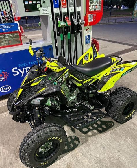 Motorcycle 4 Wheeler, Quad Bike Aesthetic, Atv Four Wheelers, Atv Motocross, Face Gear, Sport Atv, Go Kart Buggy, Atv Motorcycle, Spirit Week Outfits