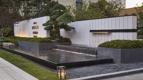 Water Fountain For Home, Hotel Landscape, Compound Wall Design, Balkon Decor, China Garden, Wall Aesthetic, Parking Area, Pool Landscape Design, Hotel Entrance