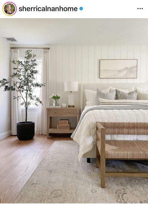 White And Natural Wood Bedroom Ideas, Bedroom With White Oak Floor, Australian Farmhouse Bedroom, Shiplap Master Bed, Hardwood In Bedroom, Simple White Bedroom Ideas, Light Wood Bedroom Ideas, Bali Style Bedroom, Primary Bedroom Design