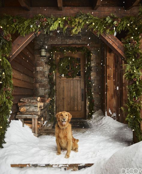 Christmas trees, garlands, wooden furniture and plenty of snow make this guesthouse cozy for the holidays. Cabin In The Mountains, Cabin Christmas, Winter Cabin, Cabin Life, Christmas Decorations Rustic, A Log, Cozy Cabin, Cabin Homes, Cabins In The Woods