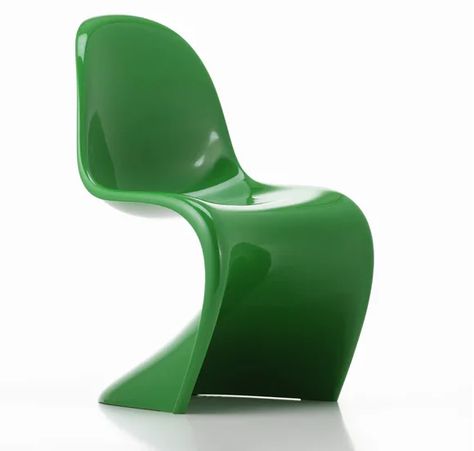 19 Famous Mid Century Furniture Designers You Need To Know Chair Classic, Panton Chair, Vitra Design, Iconic Chairs, Verner Panton, Design Icon, Plastic Chair, Green Chair, Solid Wood Dining Table