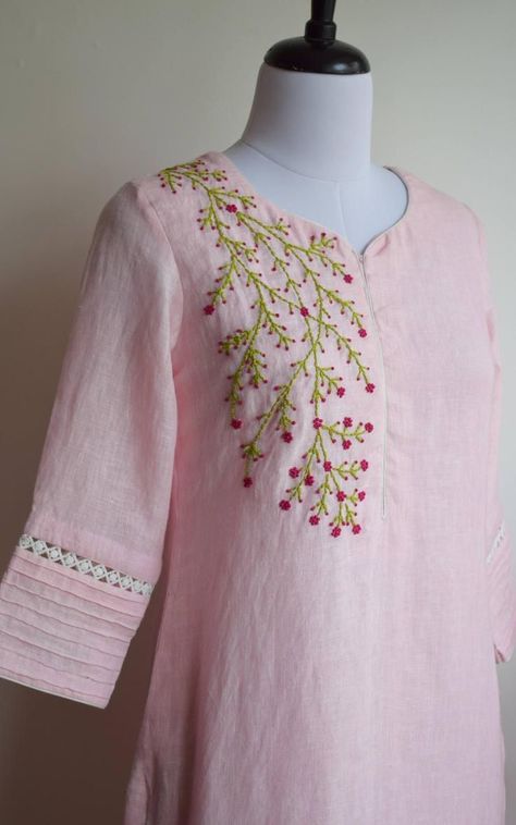 Hand Embroidery Dress, Simple Kurta Designs, Simple Kurti Designs, Embroidery On Kurtis, Kurti Embroidery Design, Kurta Neck Design, Straight Fit Pants, Dress Neck Designs, Handmade Embroidery Designs