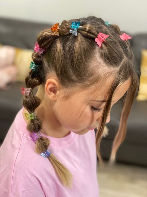 Cute Hairstyles To Do With Butterfly Clips, Bubble Braid With Clips, Spring Picture Hairstyles For Kids, Short Hair With Butterfly Clips, Kindergarden Hair Styles, Cute Hairstyles With Butterfly Clips, Cute Hairstyles For Kids With Short Hair, Butterfly Clips Hairstyles Kids, Mini Butterfly Clips Hairstyles