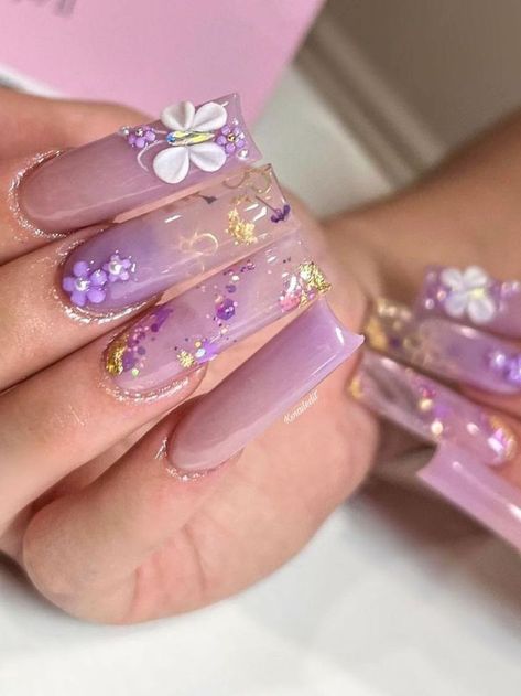 #lavenderaesthetic #lilacnails #lavendernails #summernails #purplenails #nailsoftheday #summernailcolors #summernaildesigns #summernailtrends #summernail2023 Repunzal Nail Ideas, Acrylic Nails Lilac, Lilac Nail Designs, Lavender Acrylic Nails, Nails For Quinceanera, Acrylic Nails Aesthetic, Nails Lilac, Lilac Nails Design, Sweet 16 Nails