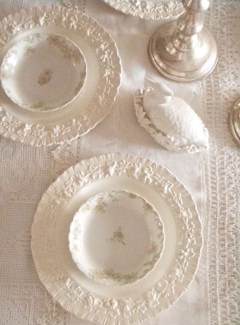 . . . Cabin & Cottage: Fancy Cakes & New Stuff in the Dining Room Raindrops And Roses, China Dishes, White Dishes, White Cottage, White Plates, Beautiful Dishes, Vintage Dishes, Fancy Cakes, Küchen Design