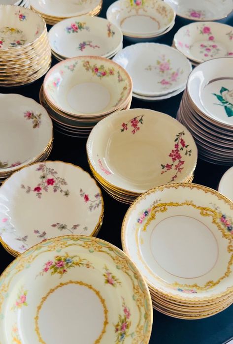 Looking for a unique and charming way to serve your desserts? Look no further than these vintage mismatched dessert bowls! Each bowl is made of high-quality porcelain and features all sorts of beautiful floral designs.  These bowls are perfect for serving your favorite desserts like ice cream, berries, puddings, or custards. With their mismatched design, they add an eclectic touch to any table setting and are sure to impress your guests. PLEASE NOTE: The provided images listed here are just examples showcasing the variety and beauty of our vintage dishes. Due to the rarity of repeated patterns in vintage items, the actual pieces you receive will be a delightful surprise, differing from the photos posted here. IF you have a specific color preference you may mention this in the comment secti Pretty Bowls, Vintage Wedding Table Settings, China Dessert, Tea Party Decor, Vintage Garden Parties, Vintage Wedding Table, Cookie Table, Rustic Elegant Wedding, Wedding Gift Set