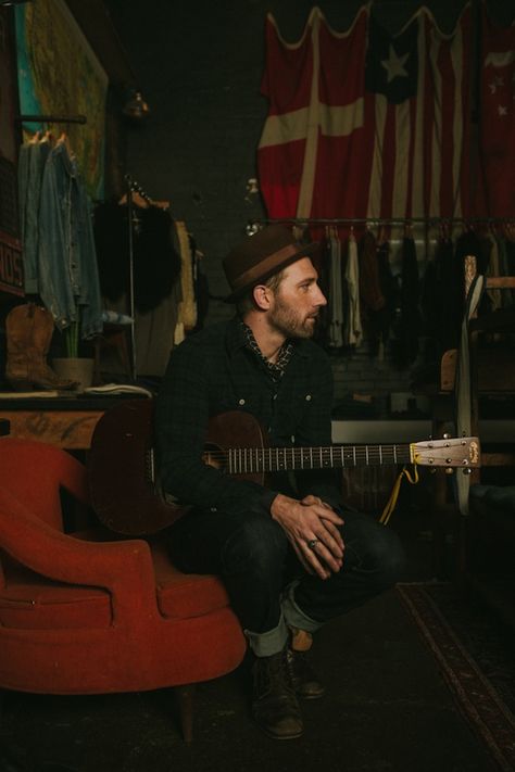 coldwindandiron: Katie, I remember when you posted this. Such a great picture. All credit to Jeremy Cowart, though.What an amazing photographer. Mat Kearney, Jeremy Cowart, Finding Style, New Americana, Musician Photography, Vsco Film, Photo Style, Music Artist, Music Photography