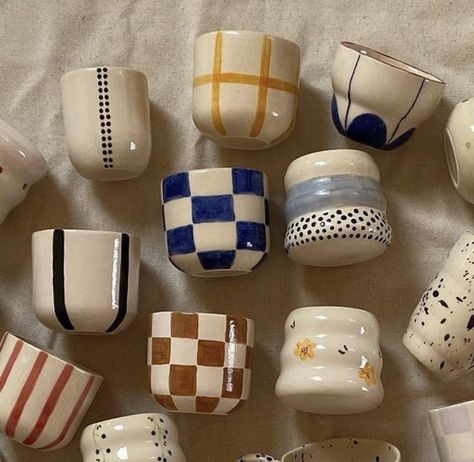 Ceramic Painting Ideas Mugs Inspiration, Diy Mug Painting, Pottery Mug Painting Ideas, Ceramic Cup Painting Ideas, Pottery Throwing Ideas, Pottery Painting Ideas Mugs, Clay Mug Ideas, Lavender Door, Aesthetic Mugs