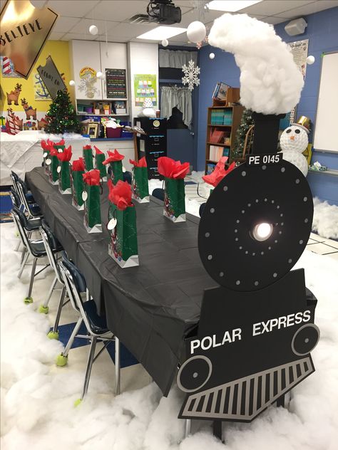 Polar Express Classroom Decorations Party Ideas, Polar Express Theme School, Prek Polar Express Day, Night Time Christmas Parade Float Ideas, Christmas Kindergarten Party, Polar Express Event Ideas, Christmas Train Station Decor, Preschool Christmas Party Decorations, Polar Express Balloon Garland