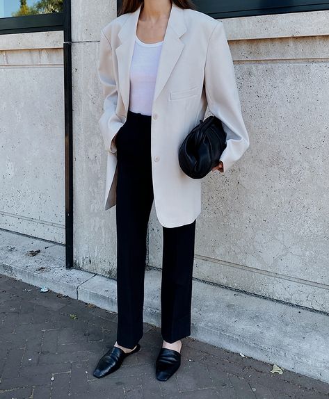 Linen Blazer Outfit Women, Linen Blazer Outfit, Oversize Blazer Outfit, Oversized Blazer Outfit, White Blazer Outfits, Minimalism Clothes, Internship Outfit, Ny Outfits, Blazer Outfits Casual