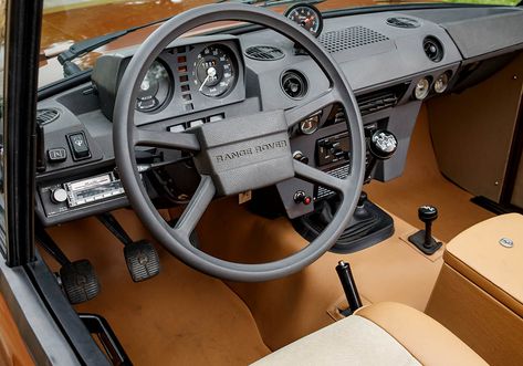 Range Rover Classic Interior, Old Range Rover, Range Rover Interior, Toyota Cruiser, Garage Workshop Plans, Range Rover Car, Workshop Plans, Childhood Dream, Range Rovers