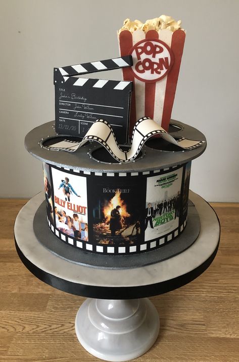 Movie Theme Cake, Theatre Cake, Hollywood Birthday Parties, Film Cake, Movie Cakes, Hollywood Party Theme, 50th Cake, Film Reel, Sleepover Things