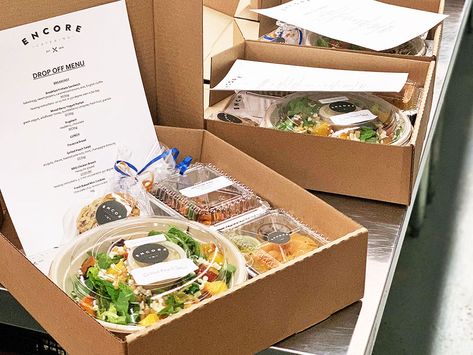 Box Lunch Ideas Catering Food, Boxed Lunch Catering, Olive Kitchen, Sandwich Packaging, Bbq Chicken Breast, Catering Design, Lunch Catering, Sandwich Box, Food Box Packaging