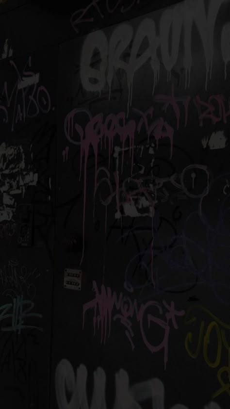 Black And White Graffiti Wallpaper, Y2k Dark Wallpaper, Black Grunge Wallpaper, Black Y2k Wallpaper, Dark Grey Wallpaper, Black And White Graffiti, Pink Wallpaper Hello Kitty, Black Hd Wallpaper, Photoshoot Backdrops