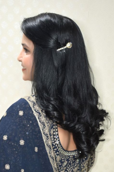 Loose Hairstyles For Saree, Hairstyles For Saree, Hair Goals Long, Hairstyle Indian, Fashion Editorial Makeup, Bridal Hairstyle Indian Wedding, Saree Hairstyles, Female Photography, Long Indian Hair