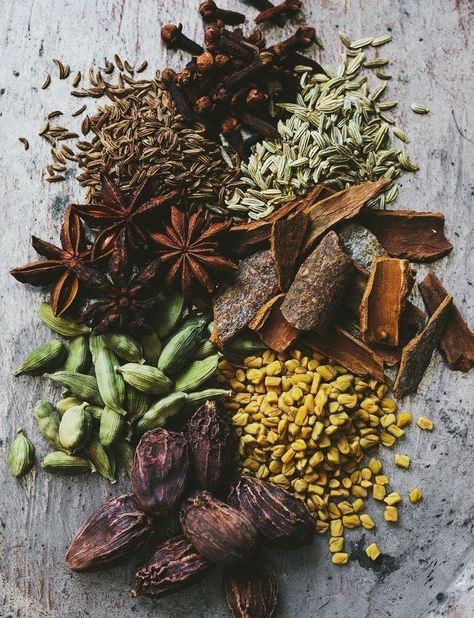 Herb Photography, Spices Photography, Spices Packaging, Food Photography Inspiration, Spices And Herbs, Indian Spices, Spice Mixes, Mediterranean Diet, Food App