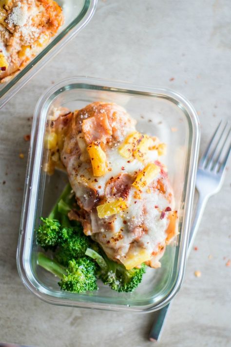 Hawaiian Pizza Chicken Meal Prep Preppy Meals, Ham And Pineapple, Easy High Protein Meals, Pizza Chicken, Meal Prep On Fleek, High Protein Meal, High Protein Meal Prep, Healthy High Protein Meals, Protein Meal