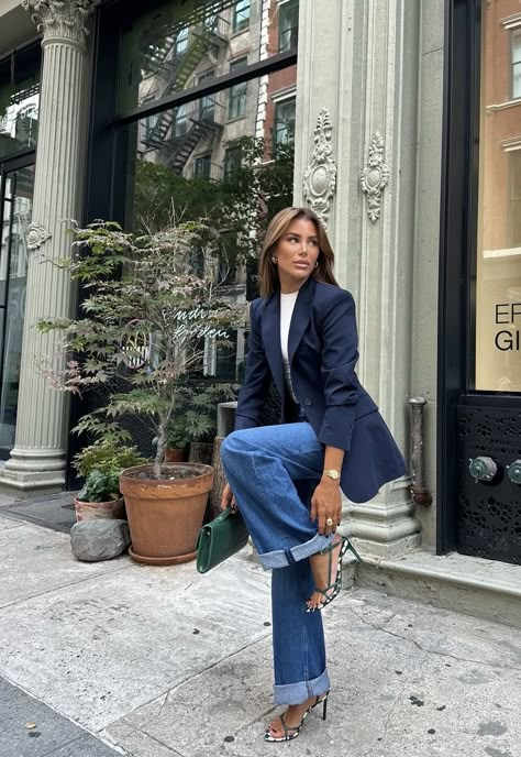 New York Office Style Work Outfits, Slim Blue Jeans Outfit, Parisian Chic Spring Outfit, Outfit Inspo Classy Casual, Work Fits With Jeans, La Work Outfit, Denim Tuxedo Women, Madrid Street Style Spring, Colourful Classy Outfits