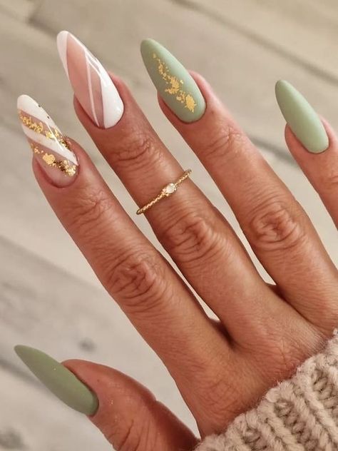 green and white acrylic nails with gold foils Green Fall Nails, Gradient Nail Design, Green Nail Art, Shape Nails, Green Nail Designs, Coffin Shape, Simple Nail Art Designs, Vacation Nails, Fall Nail Colors