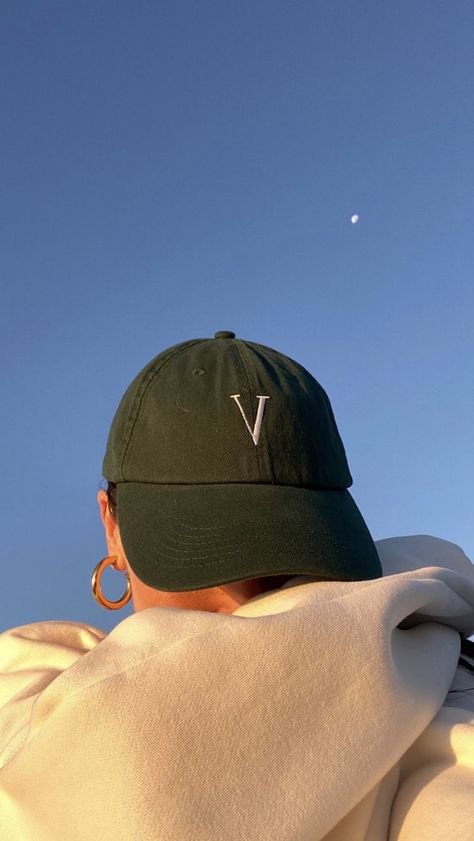 Cap Selfie Aesthetic, See Pictures Ideas, Selfie Ideas With Cap, Hat Pictures Aesthetic, Cap Pictures Photo Ideas, Cap Selfie Ideas, Cap Poses, Cap Selfie, Hat Selfie