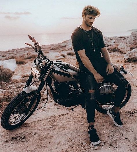 Motorcycle Photo Shoot, Biker Photography, Motorcycle Couple, Marlon Teixeira, Мотоциклы Cafe Racers, Biker Photoshoot, Biker Aesthetic, Motorcycle Photography, Mens Photoshoot Poses