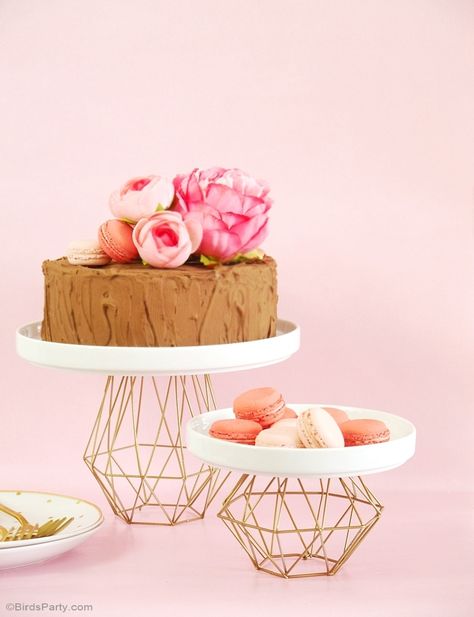 Homemade Cake Stands, Cake Stand Ideas, Geometric Cake, Diy Cake Stand, Metal Cake Stand, Cake And Cupcake Stand, Diy Desserts, Homemade Cake, Stand Ideas