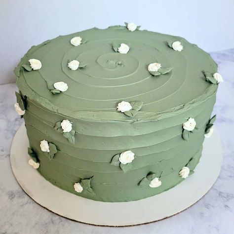 Cakes With Green Decorations, Simple Birthday Cake Green, Cake Designs Sage Green, Green Birthday Decorations Aesthetic, Pastel Green Cake Simple, Green Cake Design Simple, Simple Green Cake, Green Cake Aesthetic, Sage Green Birthday Cake