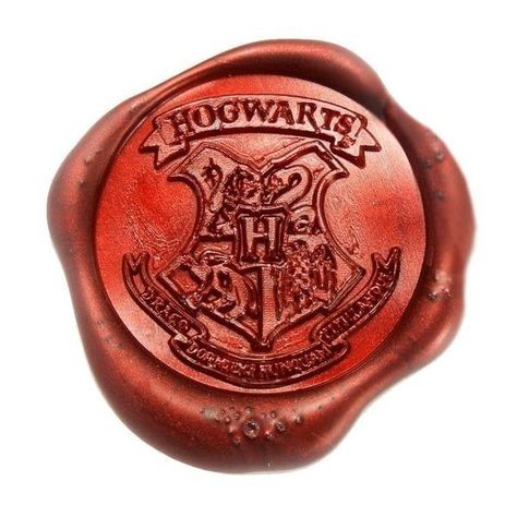 Apr 18, 2017 - Seal Pattern: Hogwarts Badge 1 1/4" round delicate engraved die makes beautifully detailed wax imprint 3" removable wood handle 2pcs Se Deco Noel Harry Potter, Imprimibles Harry Potter Gratis, Harry Potter Badges, Harry Potter Letter, Imprimibles Harry Potter, حفل توديع العزوبية, Harry Potter Theme Birthday, Harry Potter School, Citate Harry Potter