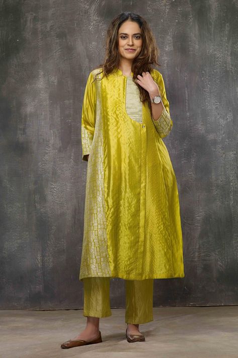 Silk Kurti Designs, Kaftan Designs, Latest Dress Design, Bodhi Tree, Casual Indian Fashion, Traditional Indian Outfits, Dress Design Patterns, Kurta Designs Women, Designer Party Wear Dresses