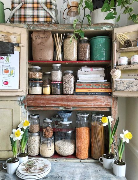 How to Move Towards a Zero-Waste Kitchen | Simple Bites Waste Free Living, Kitchen Simple, Environmentally Friendly Living, Eco Kitchen, Zero Waste Kitchen, Sustainable Kitchen, Eco Friendly Kitchen, Zero Waste Living, Zero Waste Lifestyle