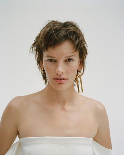 Parsons Fashion, Amanda Murphy, Amanda Jean, 90s Calvin Klein, Jewellery Photography Inspiration, Vogue Brazil, Model Test, Clean Aesthetic, Img Models