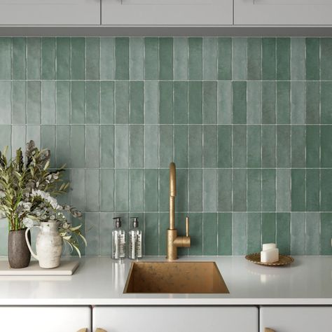 Green Kitchen Backsplash, Kitchen Wall Tiles Design, Green Tile Backsplash, Modern Kitchen Backsplash, Green Backsplash, Green Tiles, Subway Tiles Bathroom, Kitchen Tiles Design, Wall Tiles Design