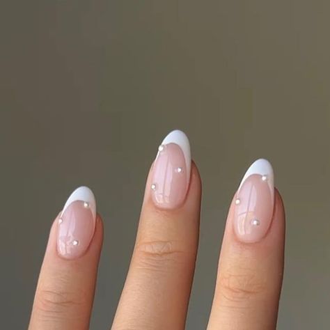 Creative Wedding Nails, Cute Simple Wedding Nails, Super Short Almond Nails French Tip, Bridal Shower Jewelry For Bride, Wedding Pearls Jewelry, Bridal French Tip Nails, French Tip W Pearls, Pearl Bridal Nails, Bridal Nails With Pearls