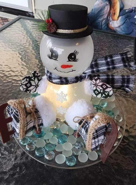 Crafty Fun Group | This is my take on the fishbowl snowman Fishbowl Craft, Fishbowl Snowman, Snowman Crafts Diy, Christmas Crafts Diy Projects, Dollar Store Christmas Crafts, Glass Snowman, Dollar Store Christmas, Fun Crafts To Do, Fun Group