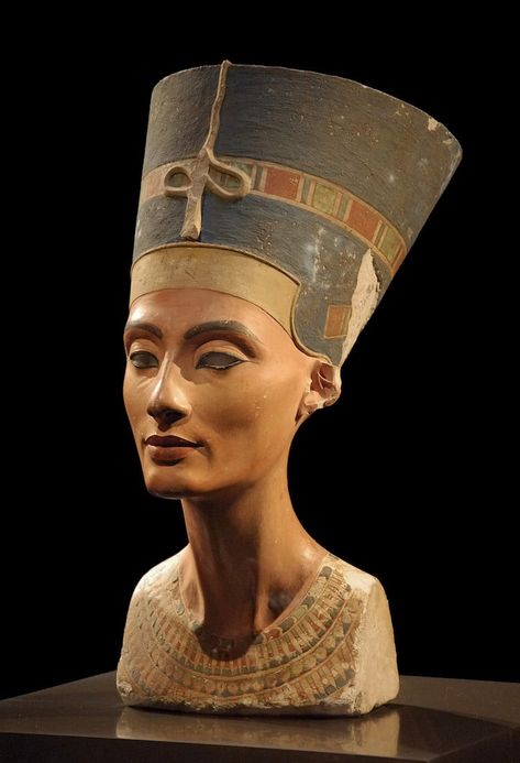 18 Famous Sculptures in History from Michelangelo to Jeff Koons Nefertiti Bust, Imperiul Roman, King Tut Tomb, Starověký Egypt, Ancient Egyptian Artifacts, Sejarah Kuno, Egiptul Antic, Egyptian Queen Nefertiti, Berlin Museum