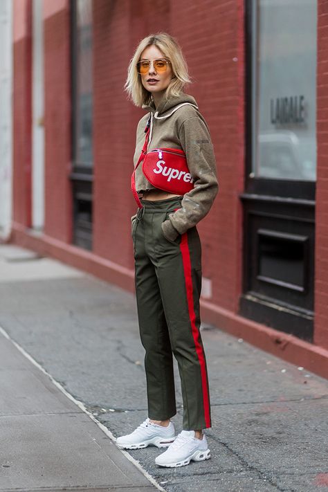 New York Fashion Week Street Style Spring 2018 | StyleCaster Red Black And White Outfit, Sporty Street Style, Mode Tips, New York Fashion Week Street Style, Athleisure Trend, Stil Inspiration, Looks Street Style, Women Street, Mode Ootd