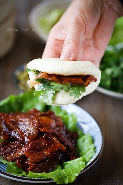 Hoision Pork With steamed buns Hoisin Pork, Gua Bao, Mapo Tofu, Pork Buns, Steamed Buns, Chinese Cooking, Pork Dishes, Idee Pasto Sano, Asian Cooking