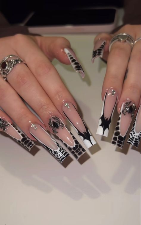 Black Nails Acrylic Goth, Coffin Freestyle Nails, Black Nails Edgy, Black Nail Design Square, Gothic Inspired Nails, Medium Length Goth Nails, 19th Birthday Nails Ideas Short, Alt Halloween Nails, White Halloween Nails Acrylic