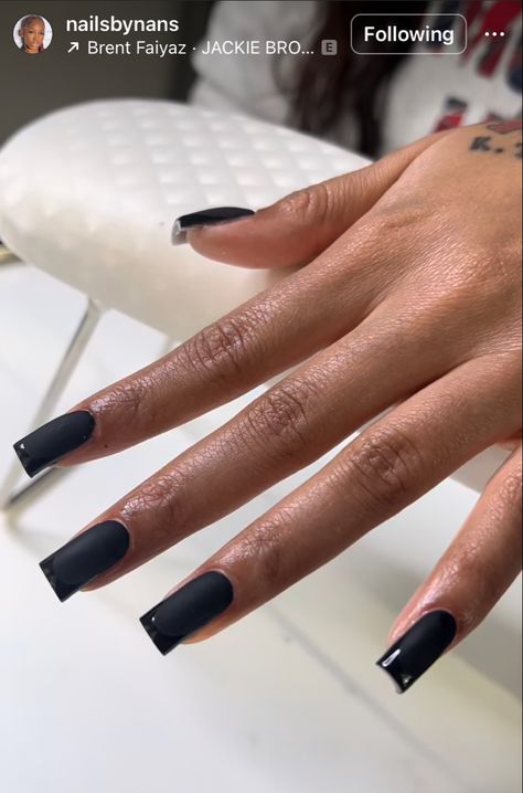 Matte Black Nails French Tip, Black Tapper Square Nails, Black Crome Nails Square, Medium Black Acrylic Nails, Black French Tip Nails Matte, Short Black Nails With Design, Black Nails Medium, Short Matte Black Nails, Black Medium Nails