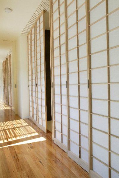 Quite like the idea of Japanese style screen doors like this to provide occasional separation to open plan areas Japanese Room Divider, Industrial Style Living Room, Shoji Screen, Japanese Interiors, Zen Bedroom, Japanese Room, Japanese Interior, Barn Doors Sliding, Japanese House