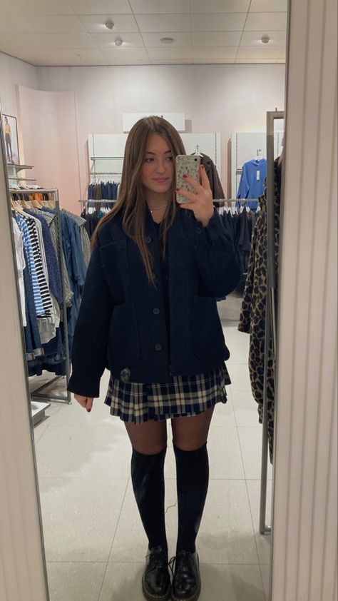 Cute School Uniform Uk, British School Uniform Girl, Cute School Uniform Aesthetic, British Girl Outfits, Scottish School Uniform, Uk School Uniform Aesthetic, School Uniform Fashion British, Boarding School Uniforms, English School Uniform