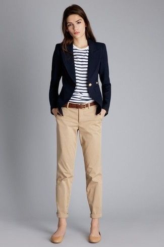 Women's Navy Blazer, White and Navy Horizontal Striped Crew-neck T-shirt, Khaki Chinos, Tan Leather Ballerina Shoes | Women's Fashion | Lookastic.com Informal Dress, Beige Pants, Summer Work Outfits, Mode Casual, Stil Inspiration, Ținută Casual, Elegantes Outfit, Casual Work Outfits, Blazer Outfits