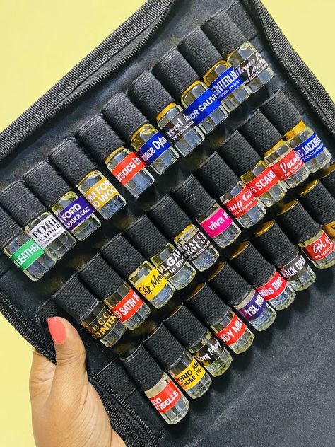 30 in 1 pouch of 3ml sample perfume oils 😍🥵 3ml Perfume Oil, Perfume Pictures Ideas, Oil Perfumes Pictures, Perfume Business, Sample Perfume, Birthday Posters, Perfume Sample, Body Fragrance, Packaging Ideas Business